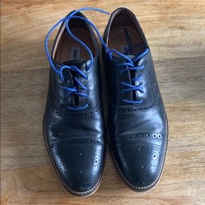 Men’s leather dress shoes